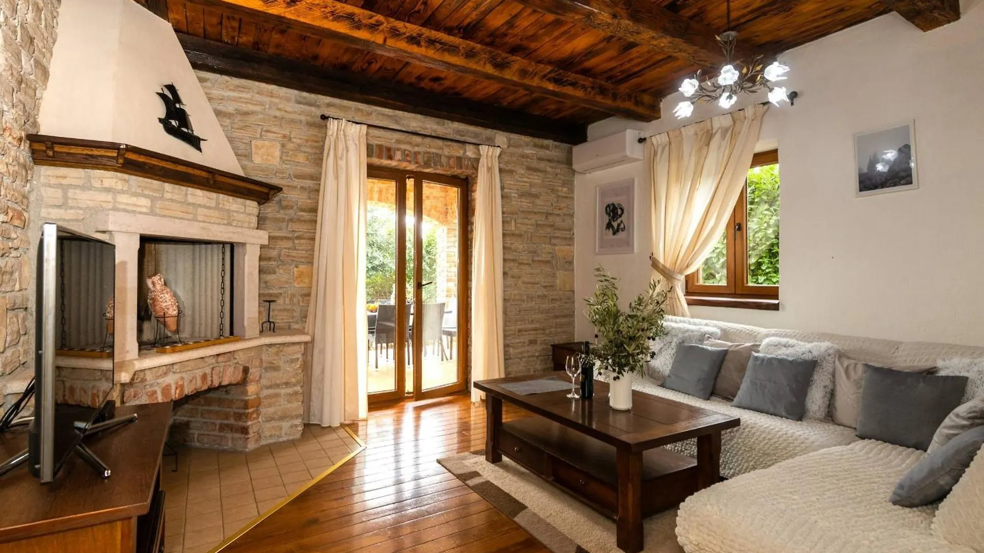 Villa Wish Mit Beheiztem Pool Svetvincenat Croatia